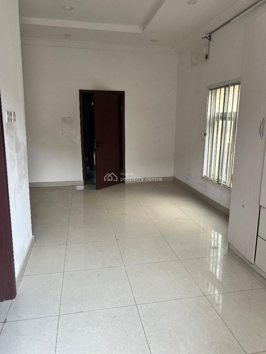 Spacious Neat 4 Bedroom Terrace, Osapa, Lekki, Lagos, Terraced Duplex for Sale