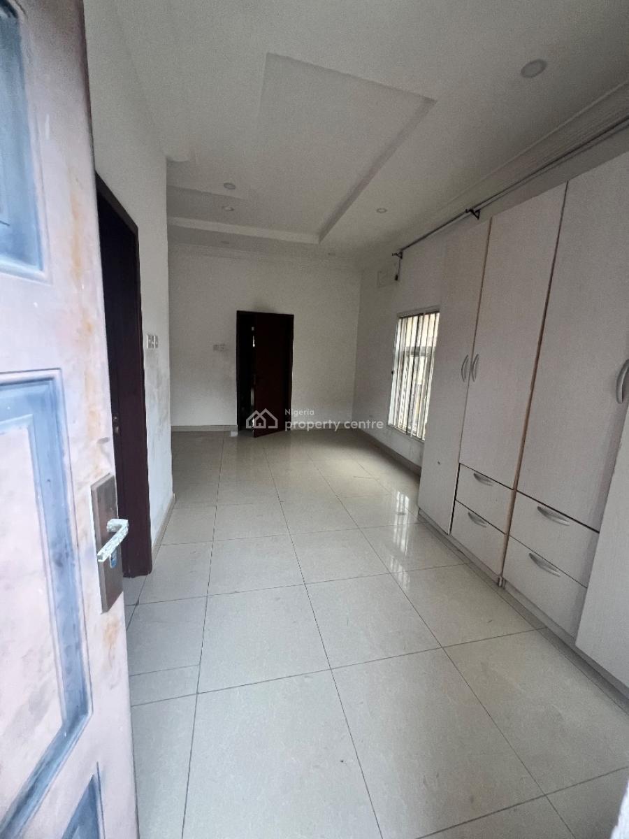 Spacious Neat 4 Bedroom Terrace, Osapa, Lekki, Lagos, Terraced Duplex for Sale