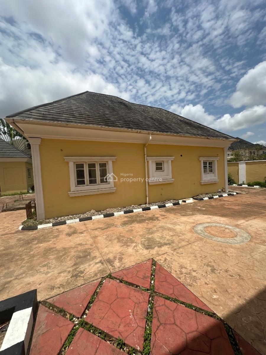Very Massive 8 Bedroom Fully Detached Duplex with 2 Bedrooms Guest Cha, Off Aliyu Modibbo Street Guzape, Guzape District, Abuja, Detached Duplex for Rent