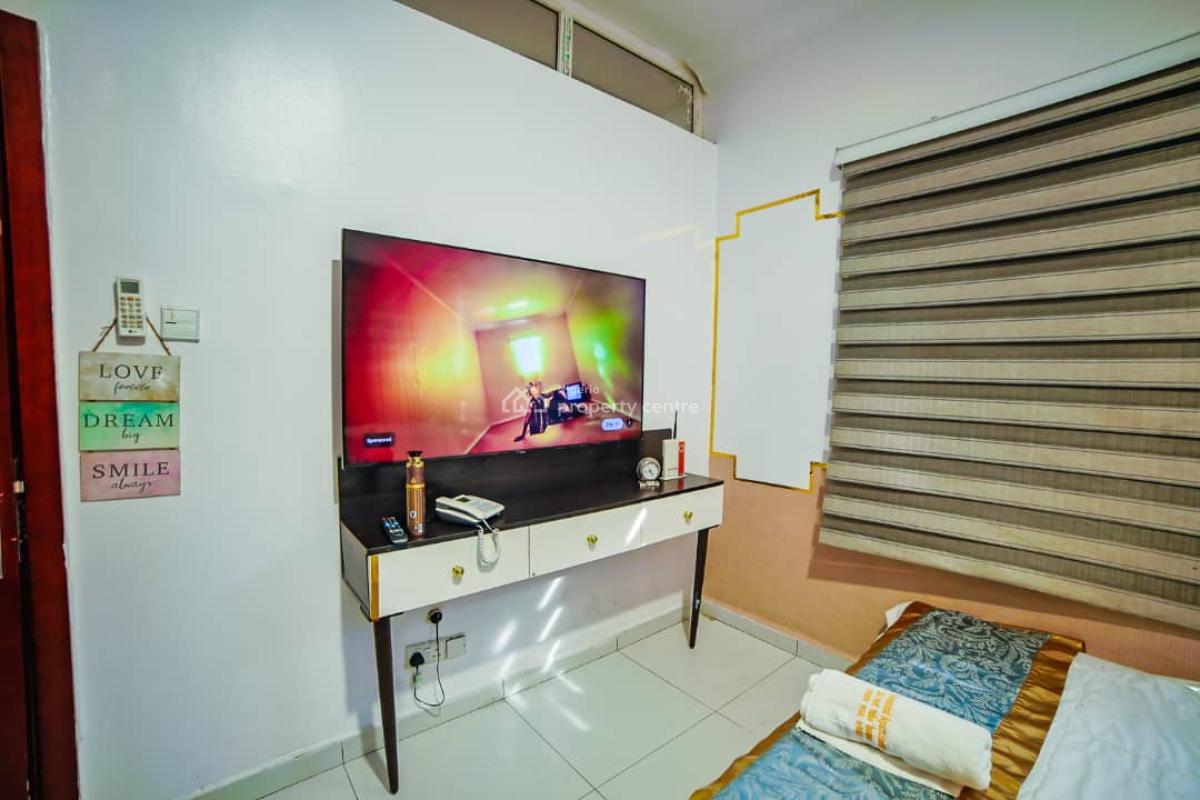 Fully Furnished 1 Bedroom Apartment with Swimming Pool + Gym, Lekki Phase 1, Lekki, Lagos, Flat / Apartment for Rent