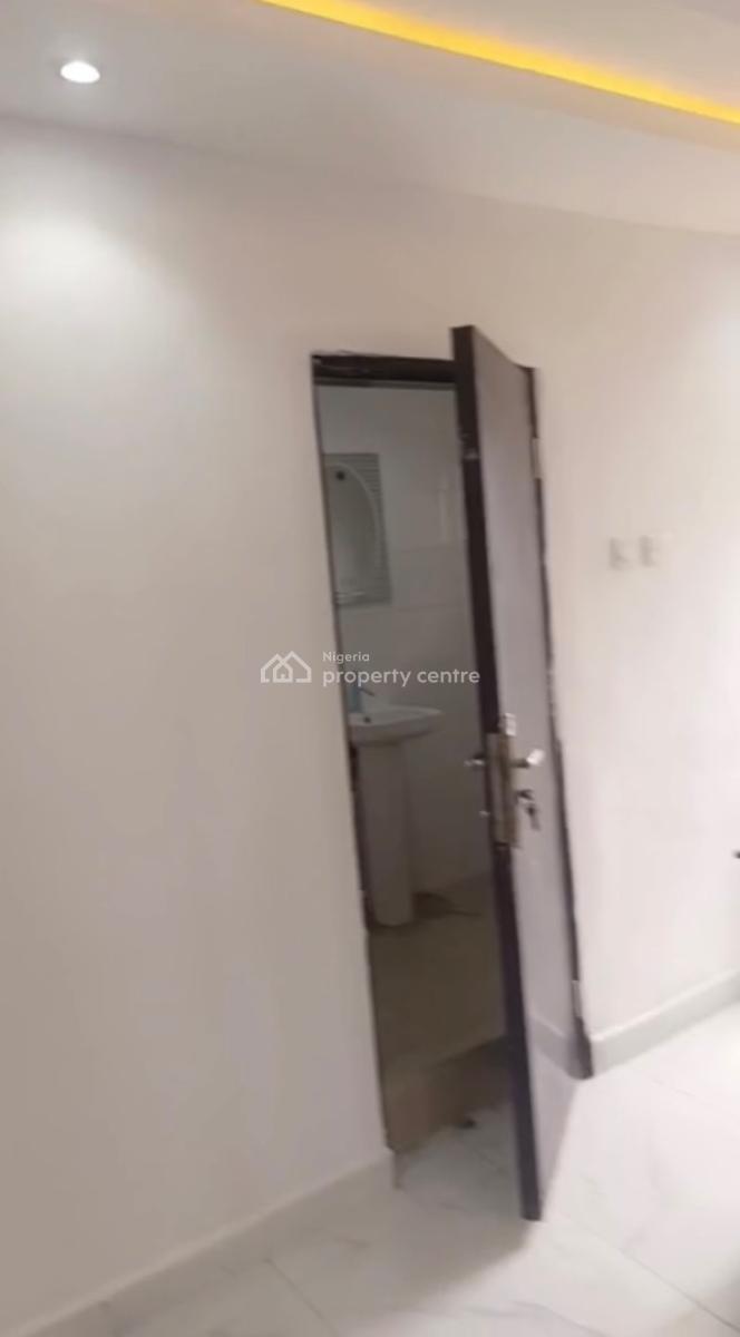 a Spacious and Standard Selfcon Upstairs, Ikate, Lekki, Lagos, Self Contain (single Rooms) for Rent