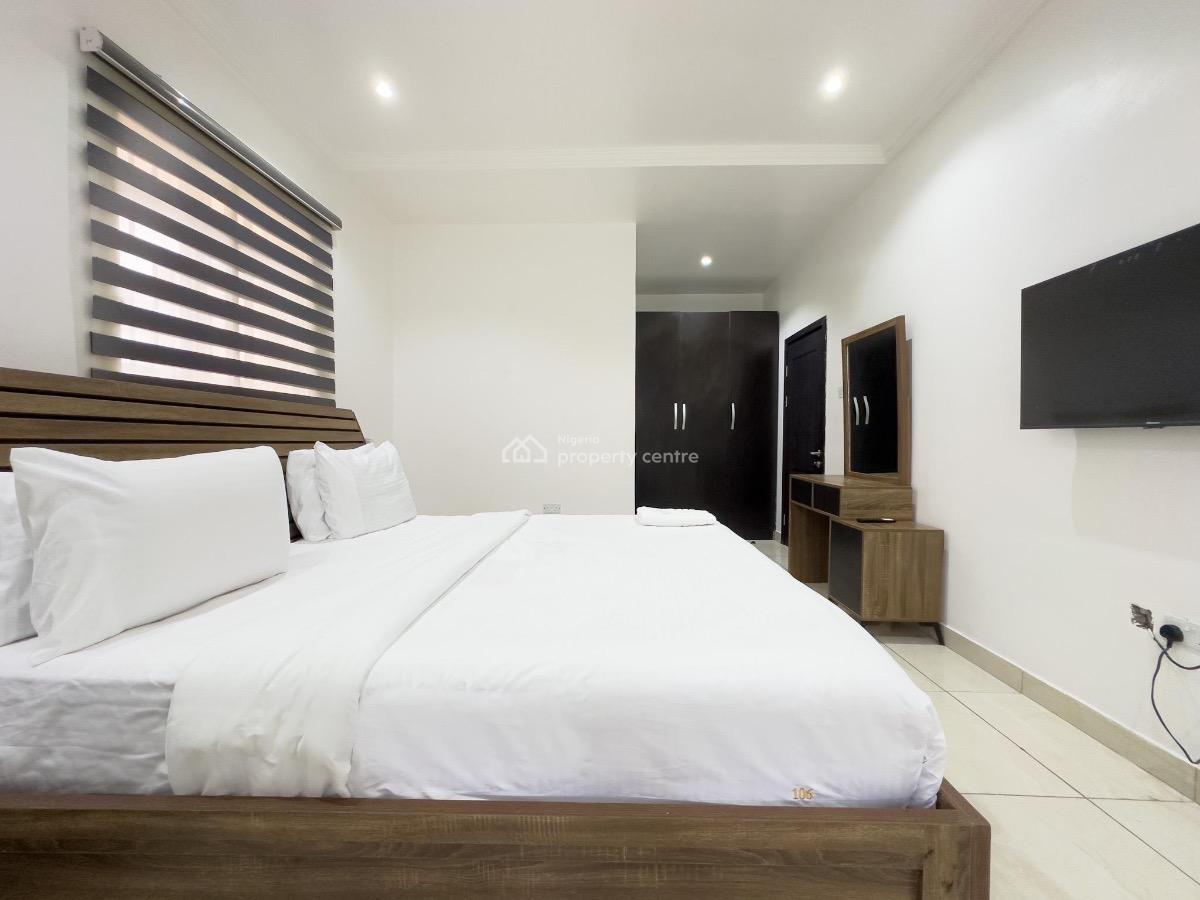 Serviced 2-bedroom Apartment with Clean Setup in a Serene Area, Oluwakayode Jacobs Crescent, Freedom Way, Lekki Phase 1, Lekki Phase 1, Lekki, Lagos, Flat / Apartment Short Let