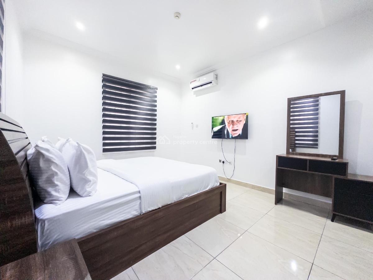 Beautiful and Spacious Serviced 3-bedroom Apartment with Double Beds, Spacious Rooms, Snooker Board, Fitted Kitchen and Washing Machine, Lekki Phase 1, Lekki, Lagos, Flat / Apartment Short Let
