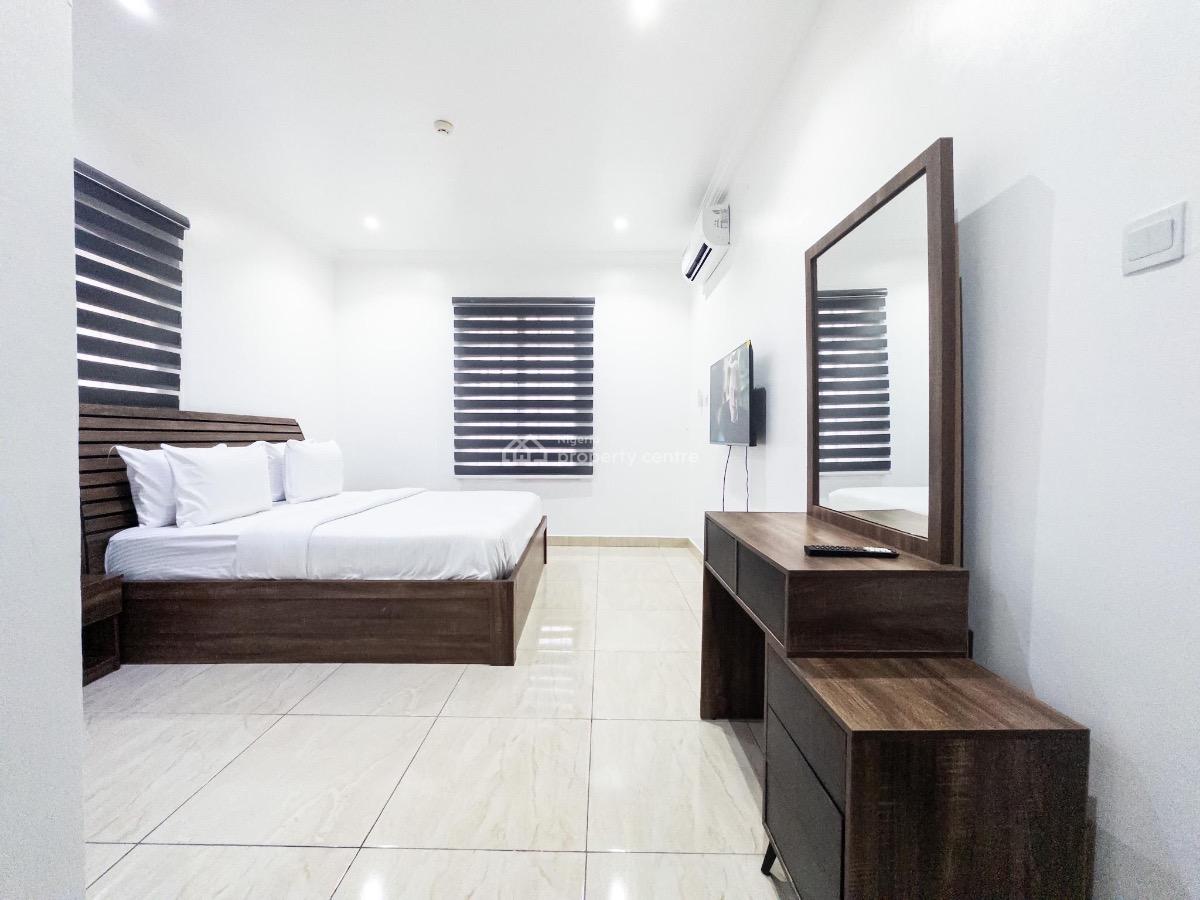 Beautiful and Spacious Serviced 3-bedroom Apartment with Double Beds, Spacious Rooms, Snooker Board, Fitted Kitchen and Washing Machine, Lekki Phase 1, Lekki, Lagos, Flat / Apartment Short Let