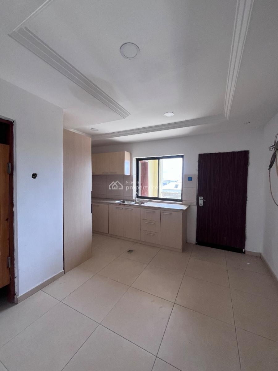 3bedroom Apartment + Bq in a Strategic  Available( 4 Units in a Block, United Estate Sangotedo 2mins Drive to Novare Mall Shoprite and 5mins, Sangotedo, Ajah, Lagos, Block of Flats for Sale