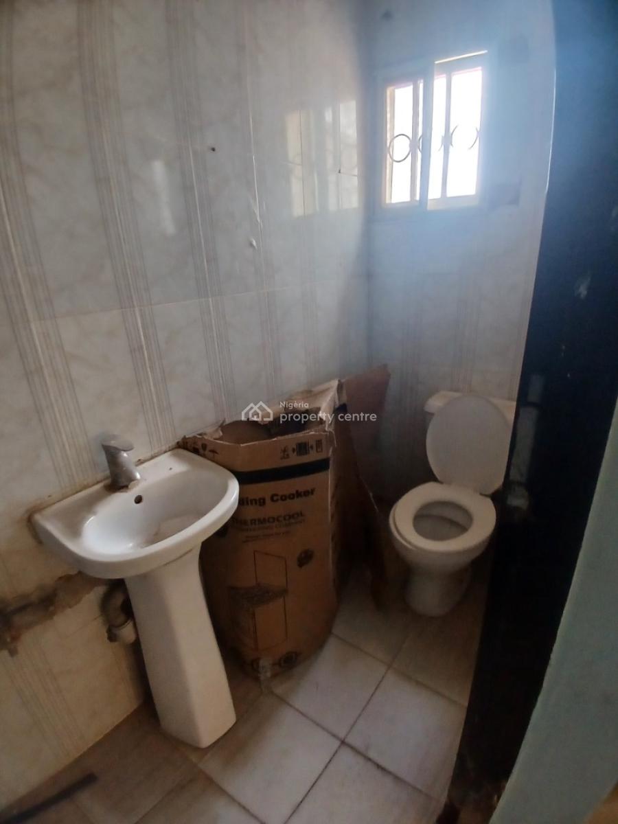 Spacious 3 Beroom Flat, Close to The Round About, Galadimawa, Abuja, Flat / Apartment for Rent