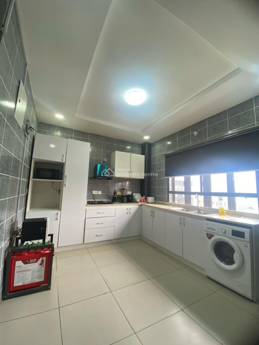 a Well Maintained 2 Bedroom Flat, Lekki Phase 1, Lekki, Lagos, Flat / Apartment for Sale