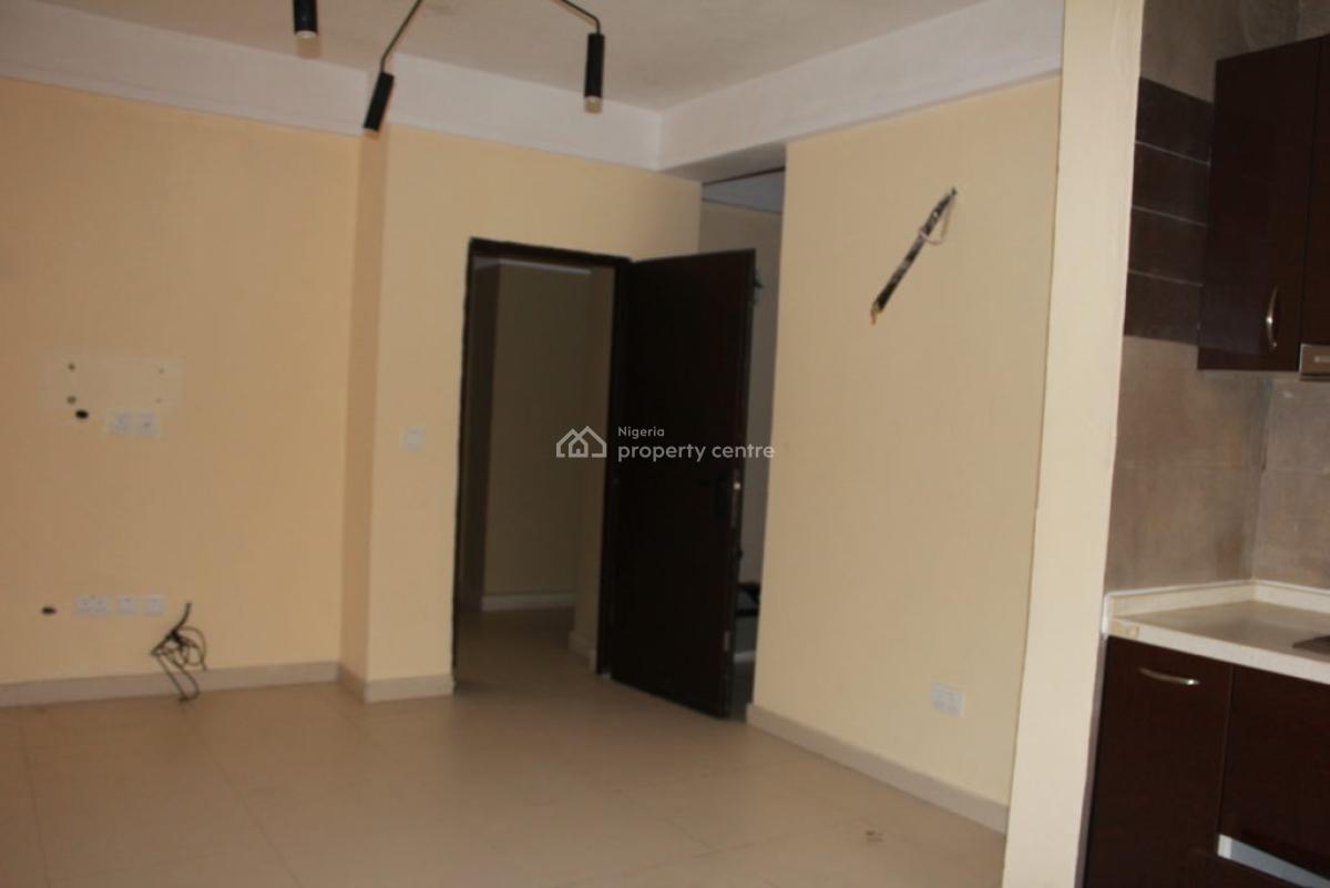 Well Built One Bedroom Apartment with 2 Toilets in Lekki Phase 1, Abiodun Opiefa, Lekki Phase 1, Lekki, Lagos, Mini Flat (room and Parlour) for Rent