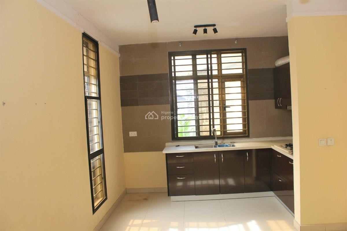 Well Built One Bedroom Apartment with 2 Toilets in Lekki Phase 1, Abiodun Opiefa, Lekki Phase 1, Lekki, Lagos, Mini Flat (room and Parlour) for Rent
