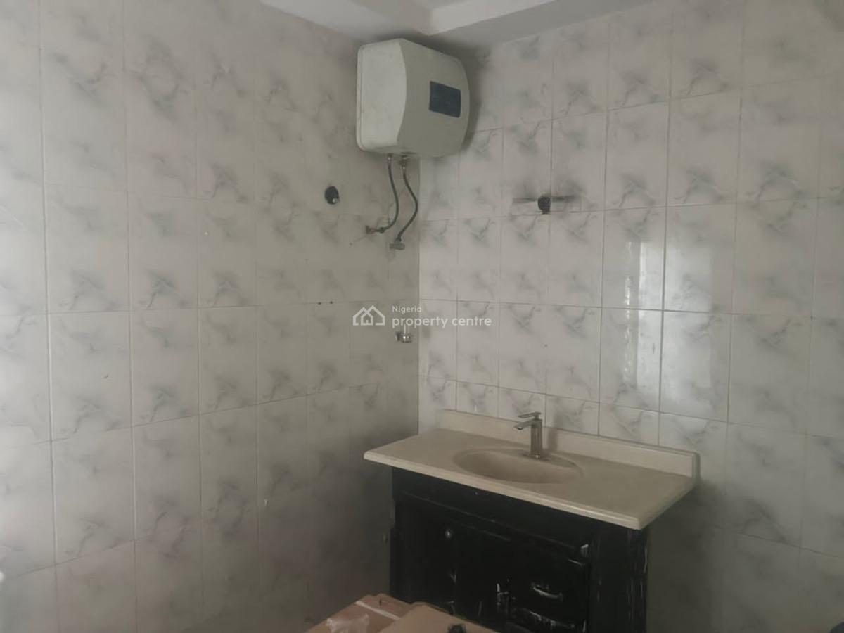 Well Renovated 4 Bedroom Semi-detached Duplex with Bq, Victoria Island (vi), Lagos, Semi-detached Duplex for Sale