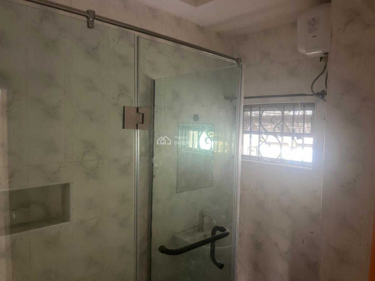 Well Renovated 4 Bedroom Semi-detached Duplex with Bq, Victoria Island (vi), Lagos, Semi-detached Duplex for Sale