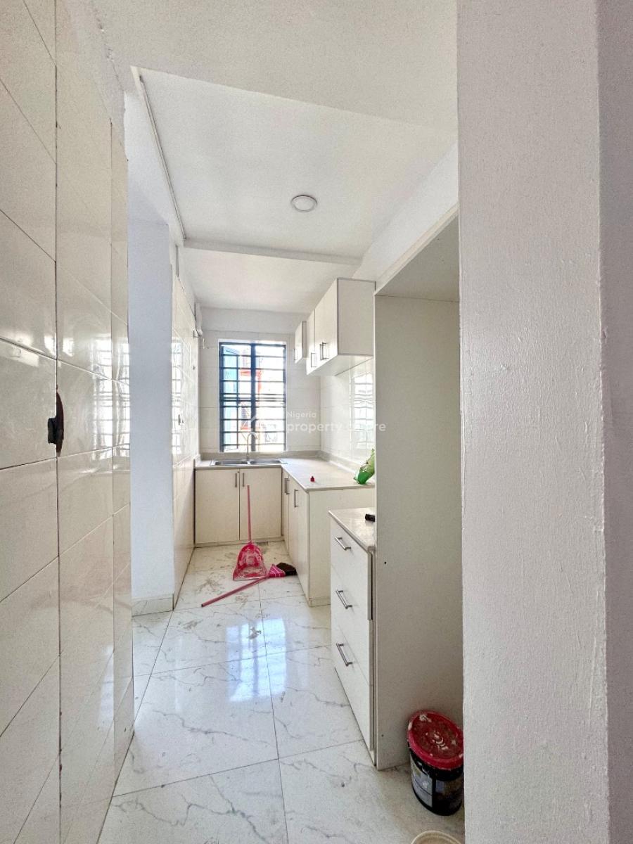 Good Deal 2 Bedroom Apartment, Ologolo, Lekki, Lagos, Flat / Apartment for Sale