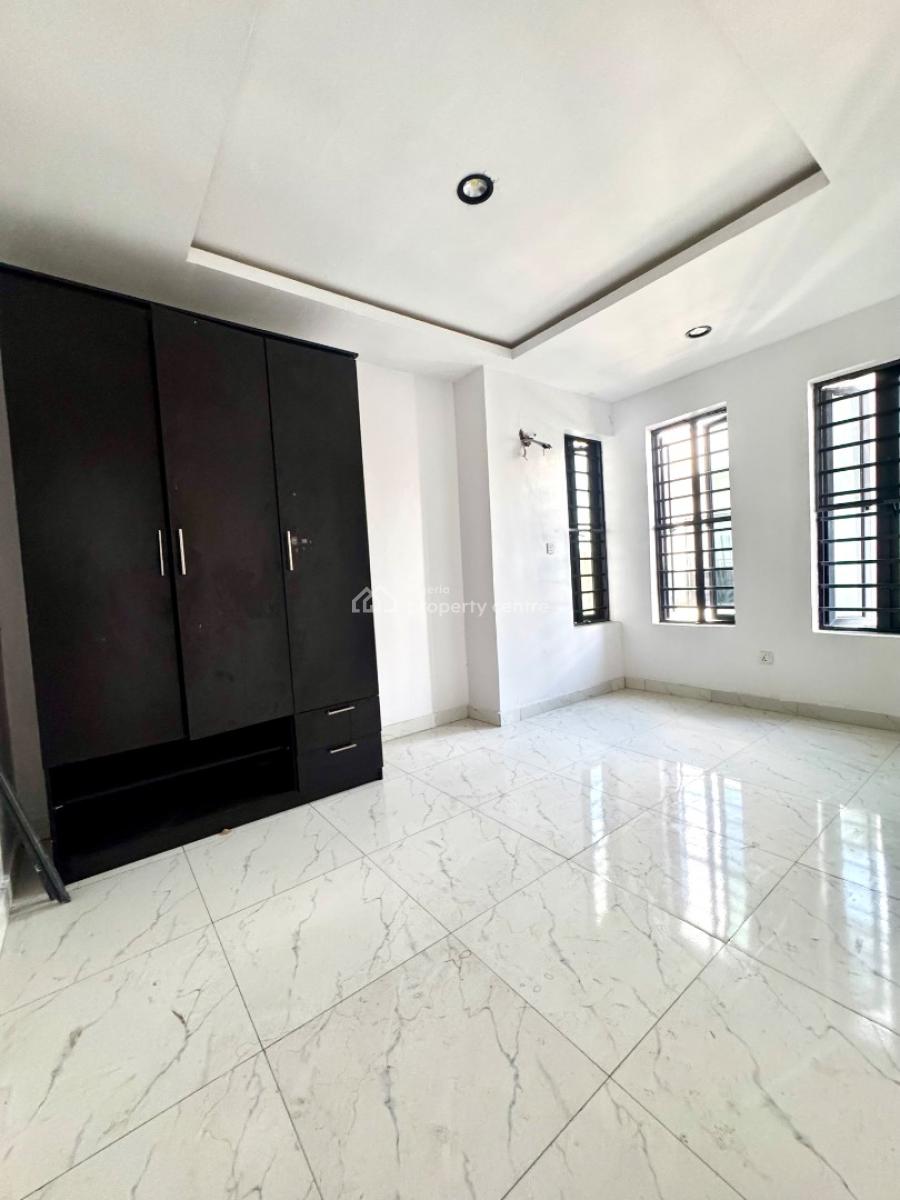 Good Deal 2 Bedroom Apartment, Ologolo, Lekki, Lagos, Flat / Apartment for Sale