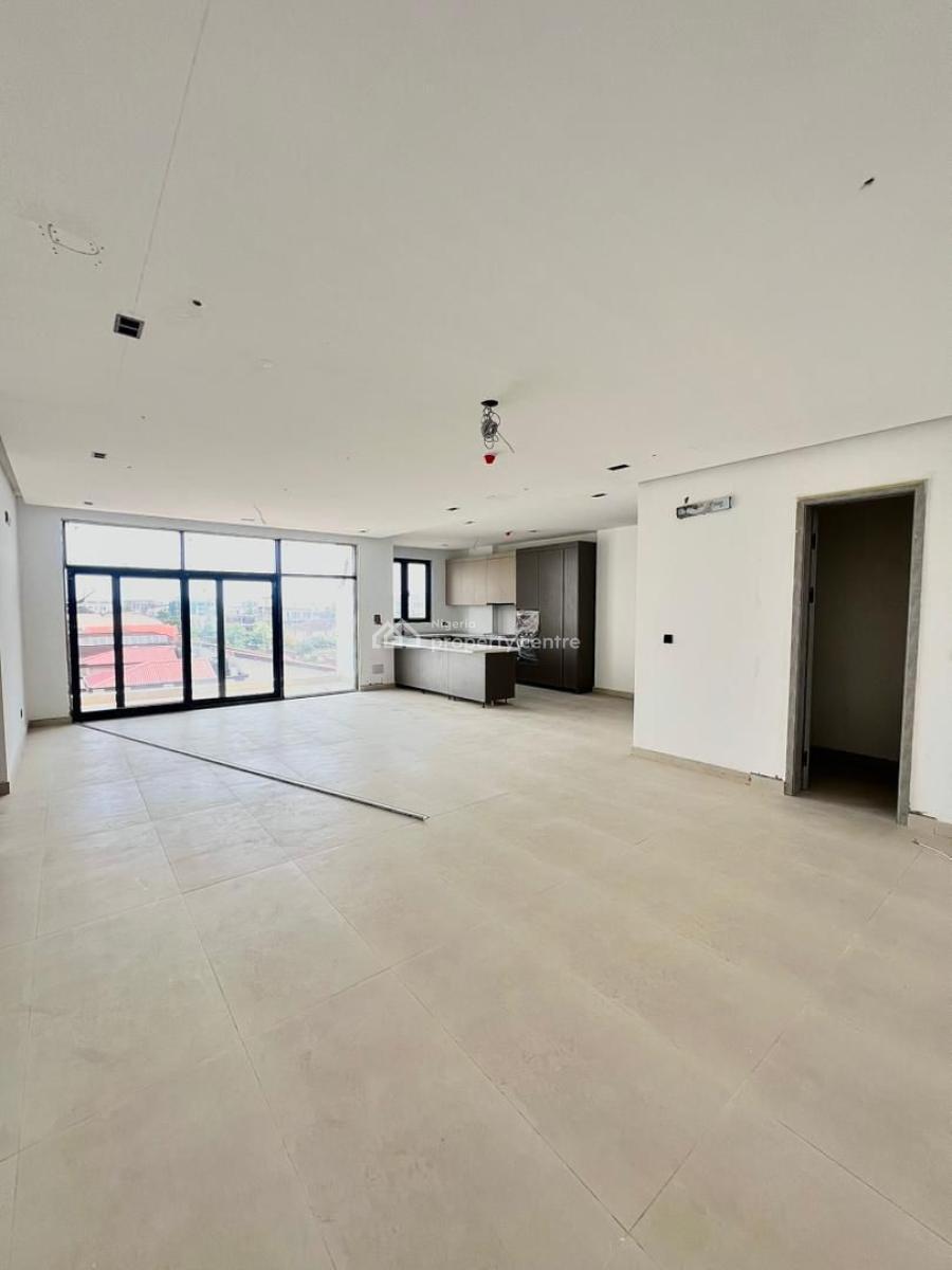 Exclusive 2 Bedroom Apartment with Spacious Rooms, Elevator, Lekki Phase 1, Lekki, Lagos, Flat / Apartment for Sale