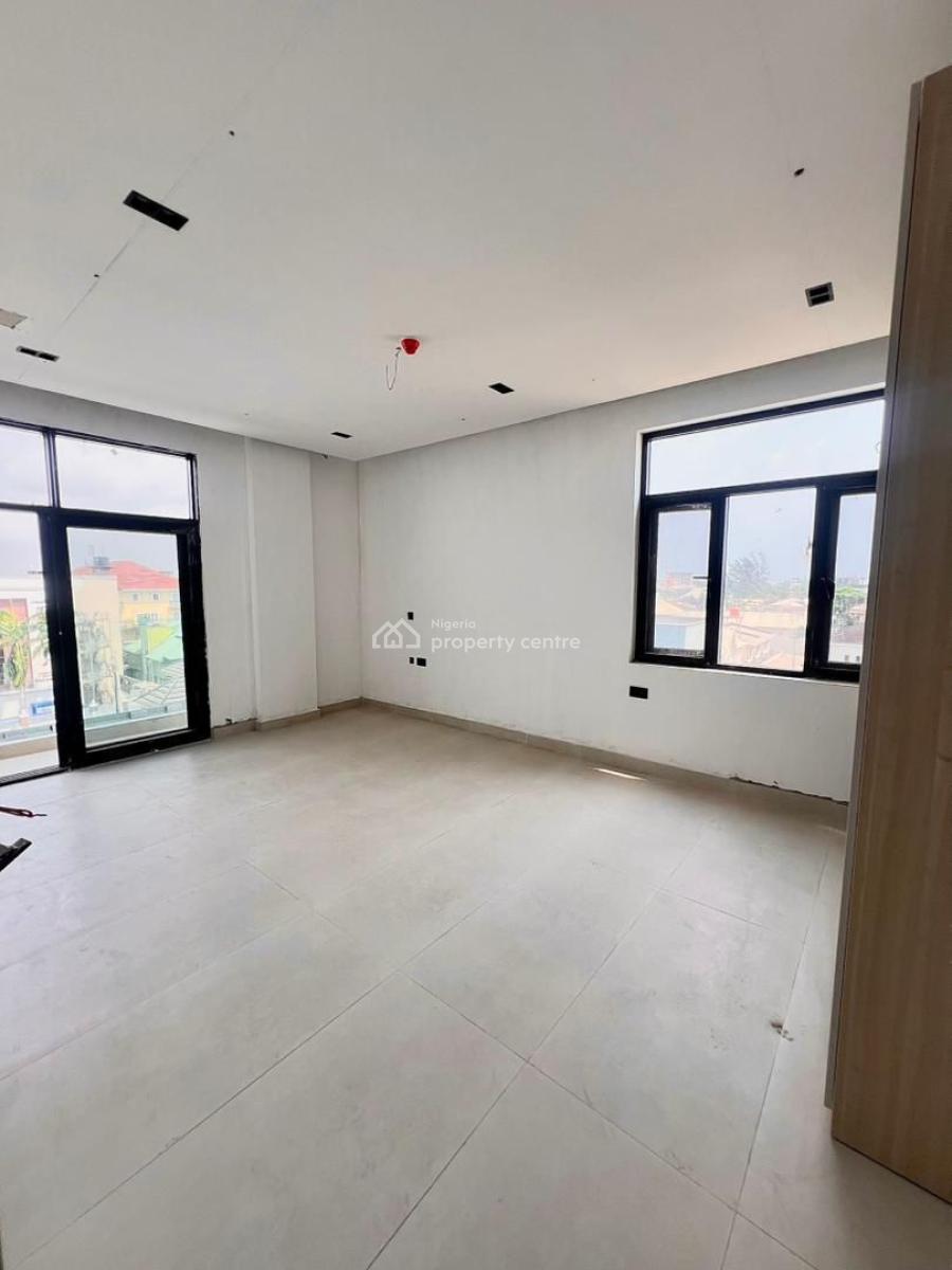 Exclusive 2 Bedroom Apartment with Spacious Rooms, Elevator, Lekki Phase 1, Lekki, Lagos, Flat / Apartment for Sale