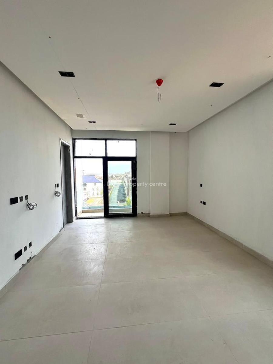 Exclusive 2 Bedroom Apartment with Spacious Rooms, Elevator, Lekki Phase 1, Lekki, Lagos, Flat / Apartment for Sale
