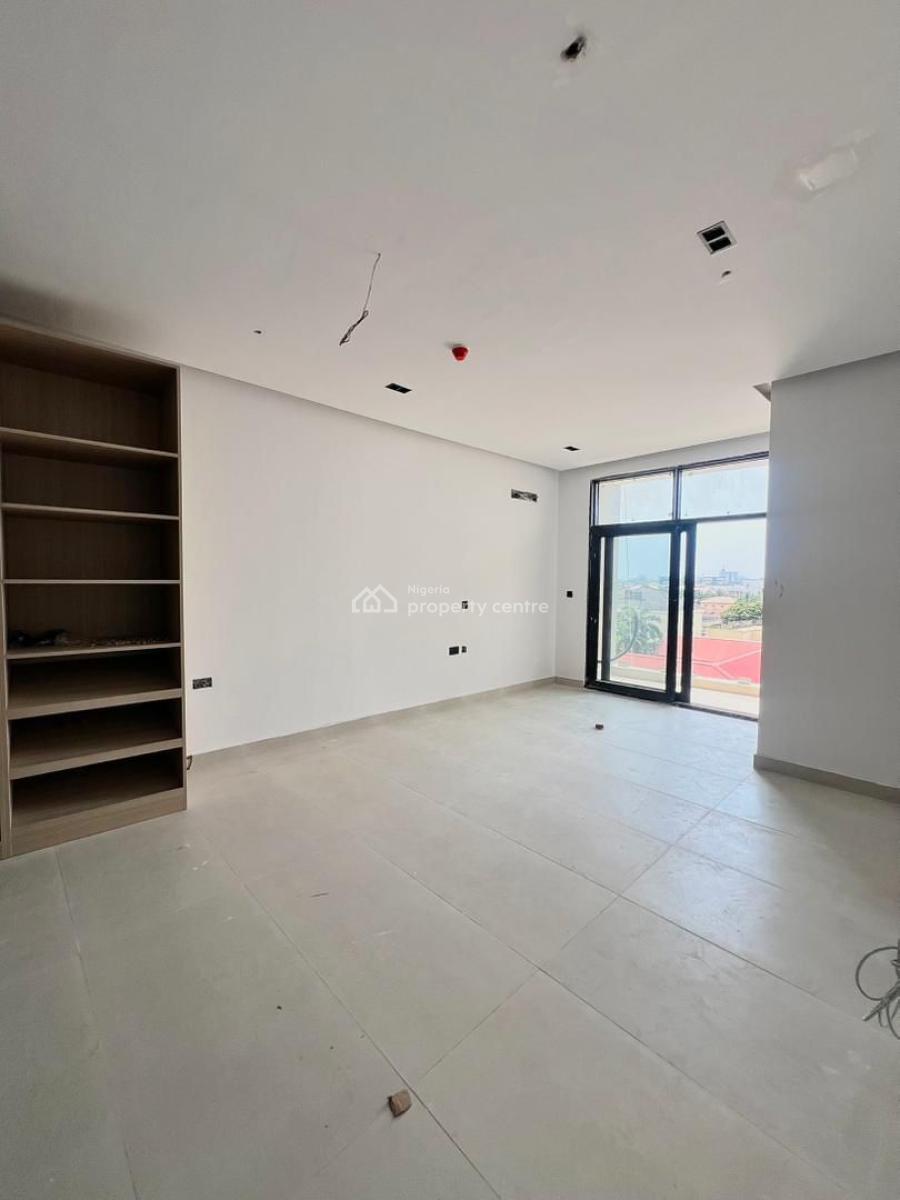 Exclusive 2 Bedroom Apartment with Spacious Rooms, Elevator, Lekki Phase 1, Lekki, Lagos, Flat / Apartment for Sale