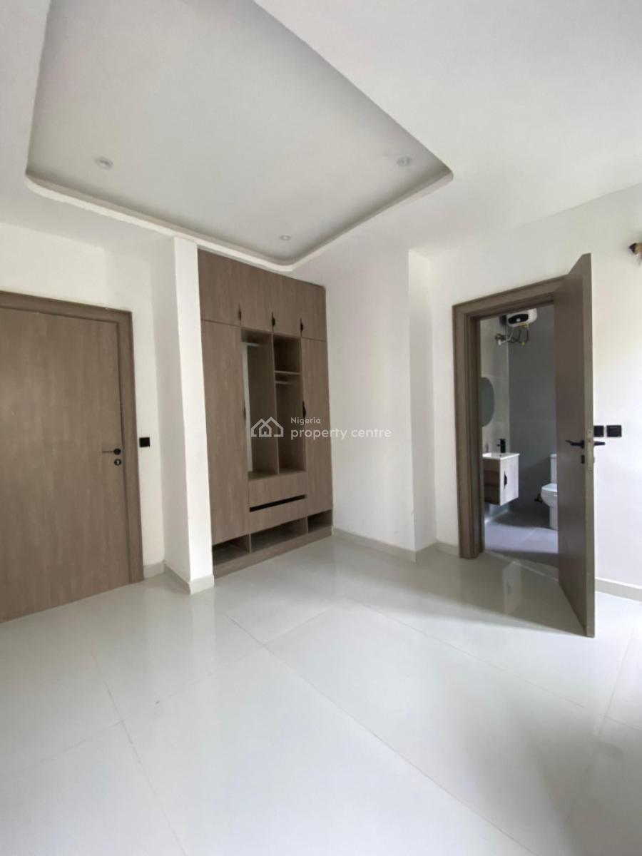 Beautiful 2bedroom Apartment with an Elevator,bq,pool and Gym, Lekki Phase 1, Lekki, Lagos, Flat / Apartment for Sale