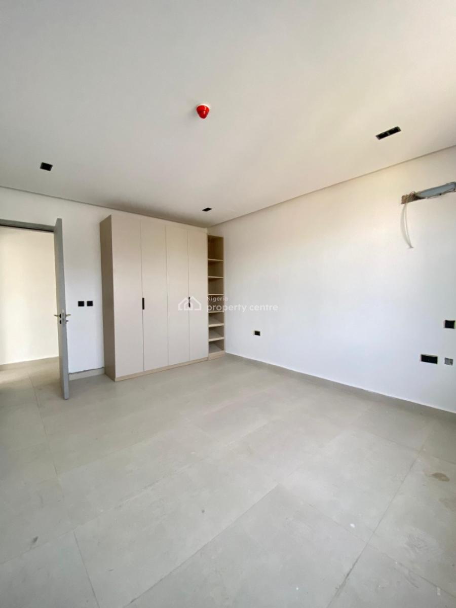 Excellent 3bedroom Apartment with an Elevator,bq and Pool, Lekki Phase 1, Lekki, Lagos, Flat / Apartment for Sale