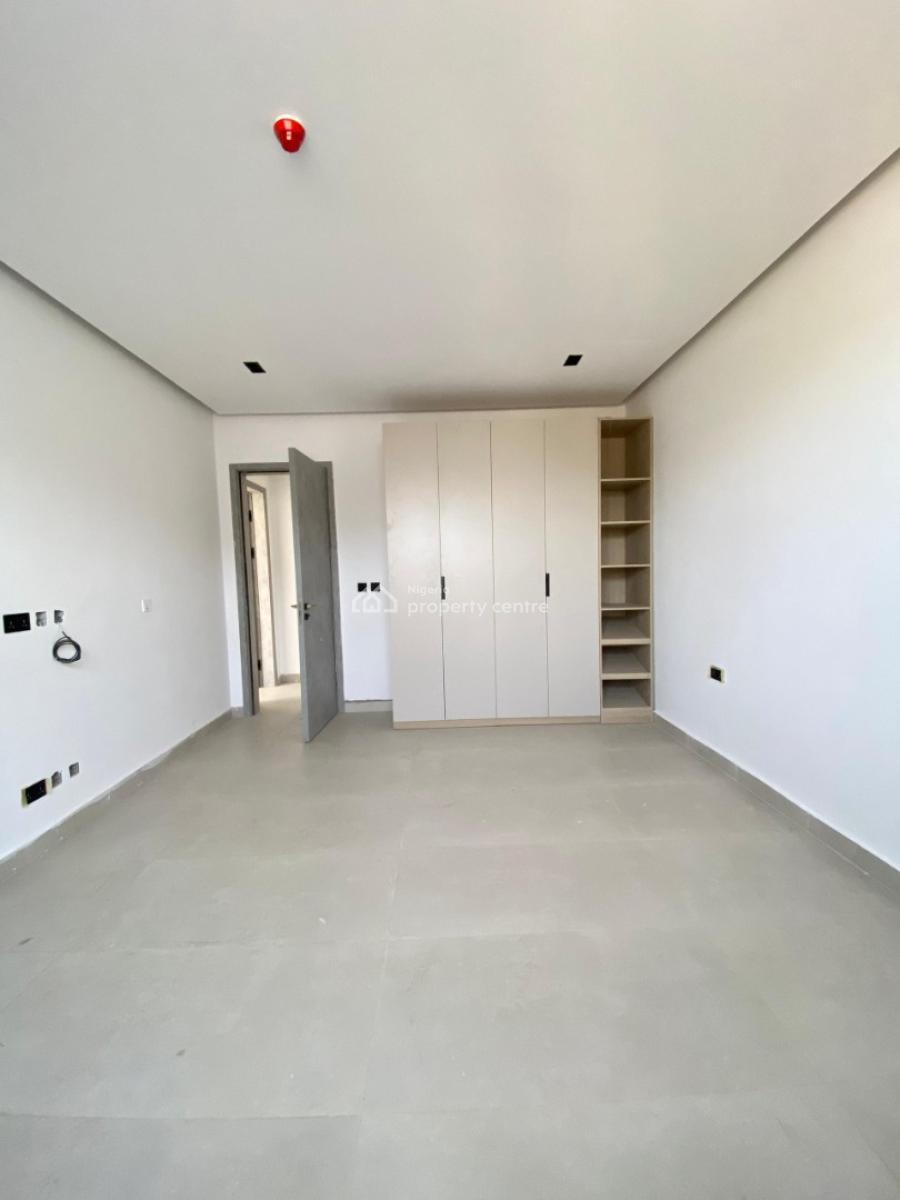 Excellent 3bedroom Apartment with an Elevator,bq and Pool, Lekki Phase 1, Lekki, Lagos, Flat / Apartment for Sale