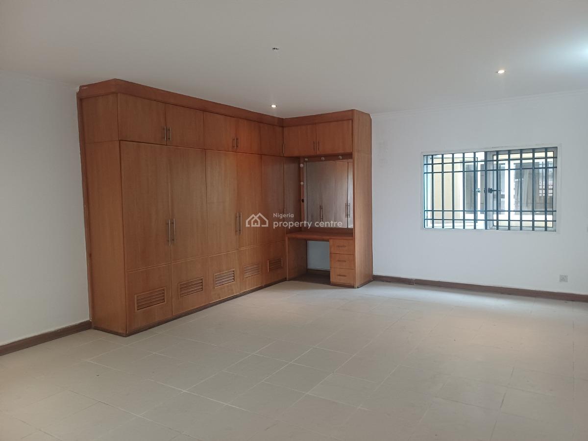 Clean 3bedroom Flat with Bq, Off Admiralty Way, Lekki Phase 1, Lekki, Lagos, Flat / Apartment for Rent