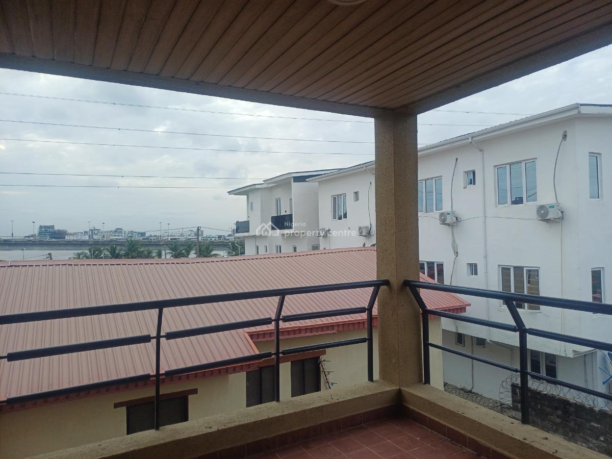 Clean 3bedroom Flat with Bq, Off Admiralty Way, Lekki Phase 1, Lekki, Lagos, Flat / Apartment for Rent