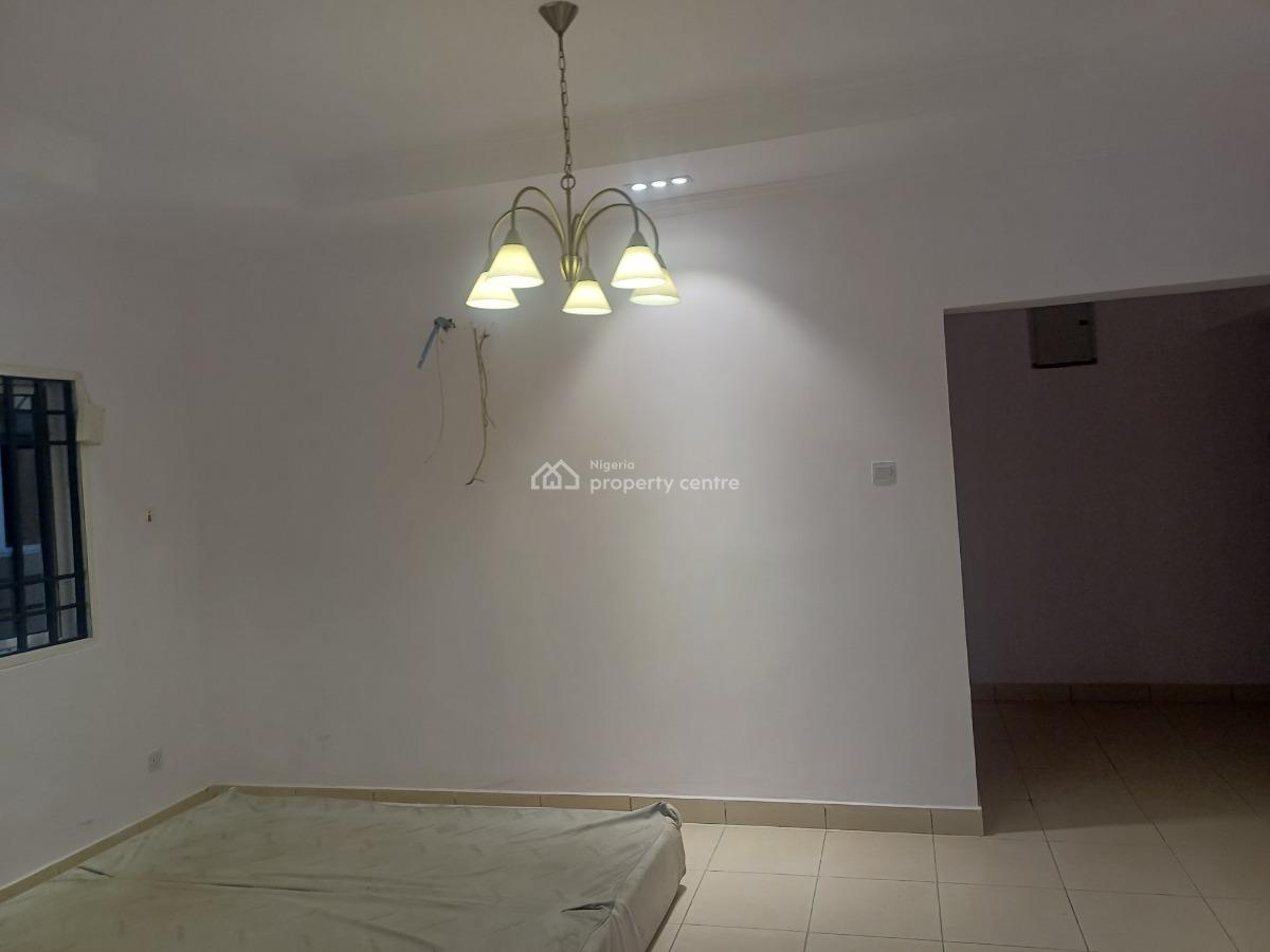 Clean 3bedroom Flat with Bq, Off Admiralty Way, Lekki Phase 1, Lekki, Lagos, Flat / Apartment for Rent