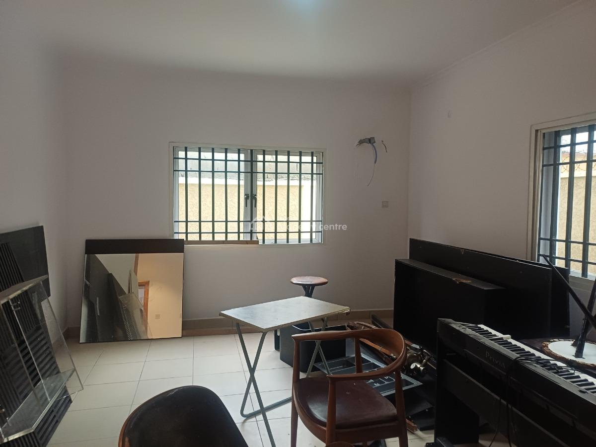 Clean 3bedroom Flat with Bq, Off Admiralty Way, Lekki Phase 1, Lekki, Lagos, Flat / Apartment for Rent