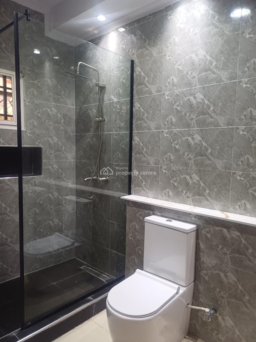 Clean 3bedroom Flat with Bq, Off Admiralty Way, Lekki Phase 1, Lekki, Lagos, Flat / Apartment for Rent