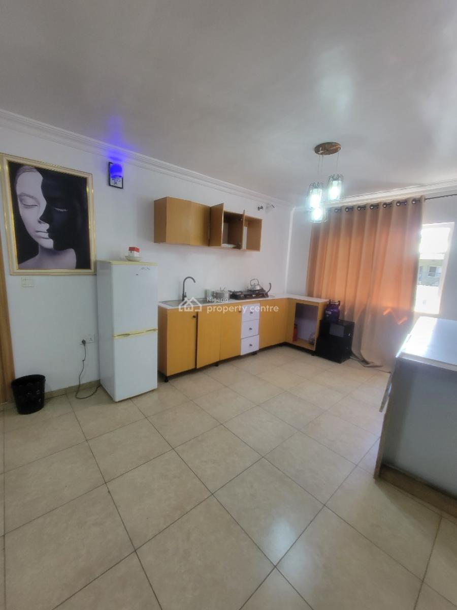 Fully-furnished 1-bedroom Apartment  & a Bq, Primewater View Estate, Lekki Phase 1, Lekki, Lagos, Flat / Apartment for Rent