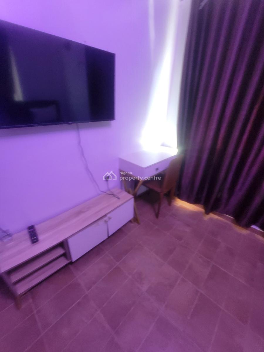 Fully-furnished 1-bedroom Apartment  & a Bq, Primewater View Estate, Lekki Phase 1, Lekki, Lagos, Flat / Apartment for Rent