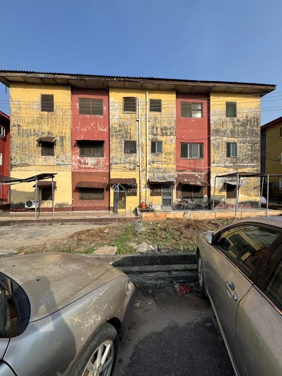a Standard Renovatable 3 Bedroom Apartment in a Storey Building, Surulere, Surulere, Lagos, Block of Flats for Sale