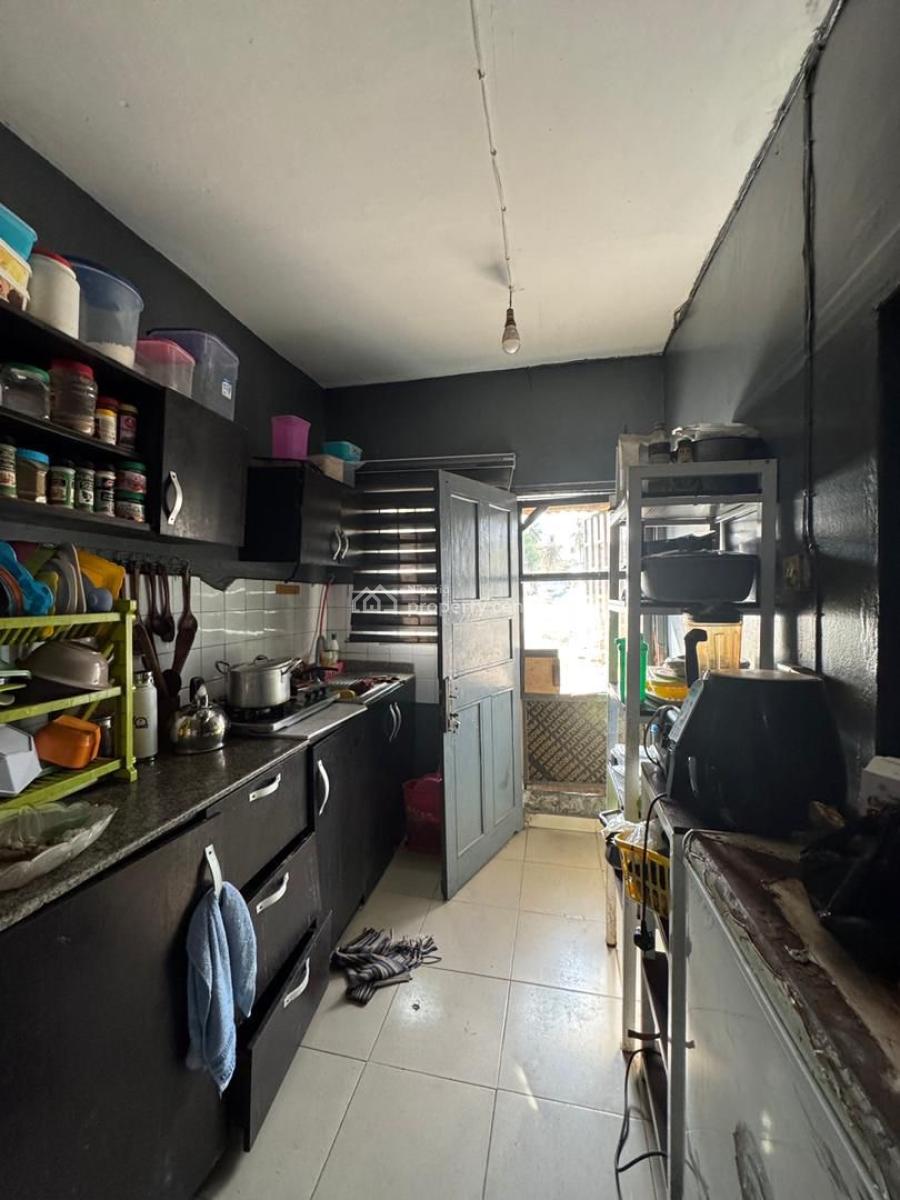 a Standard Renovatable 3 Bedroom Apartment in a Storey Building, Surulere, Surulere, Lagos, Block of Flats for Sale