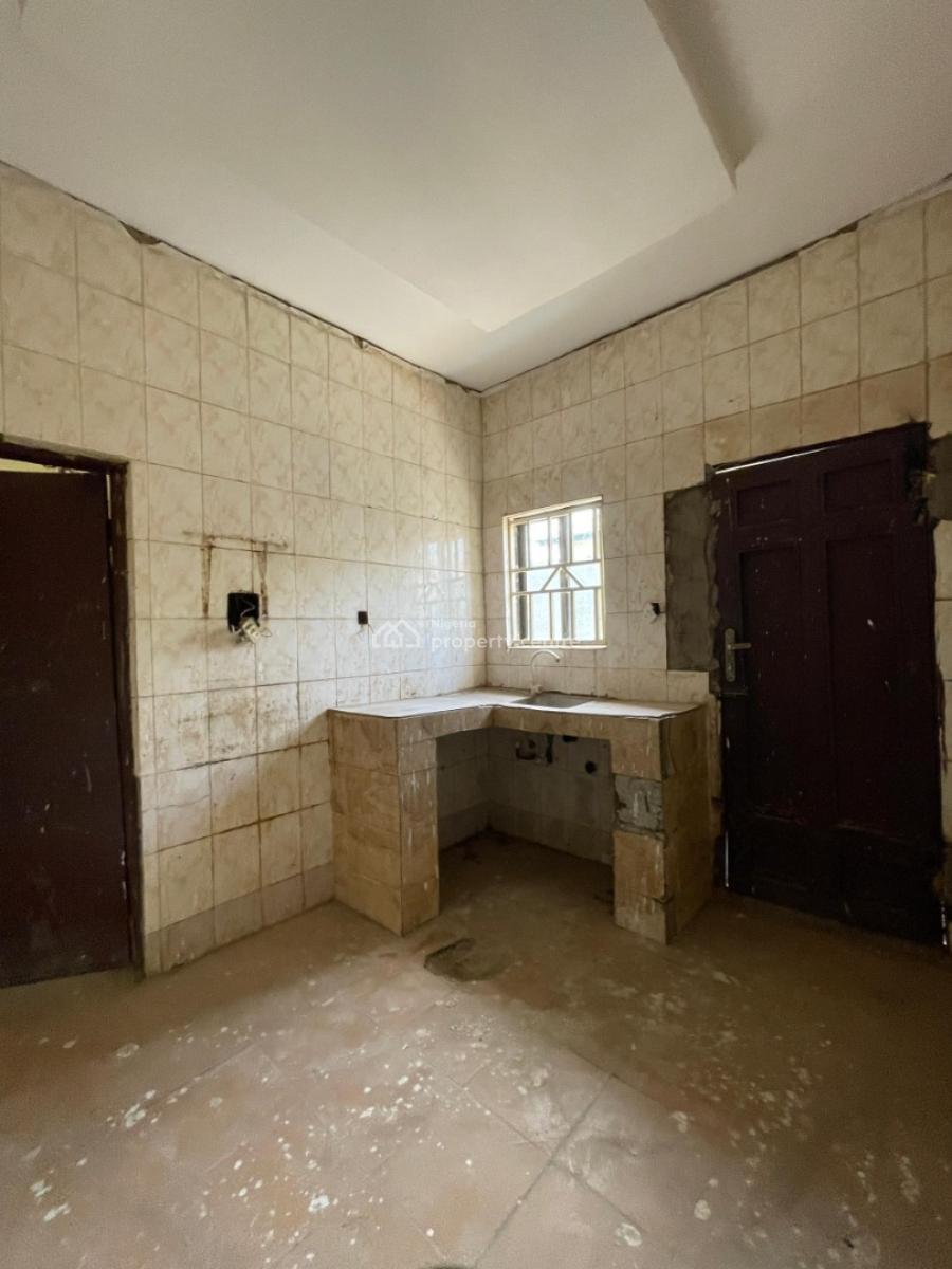 Renovated 2bedroom Apartment in a Secure Environment, Kubwa District, Kubwa, Abuja, Flat / Apartment for Rent