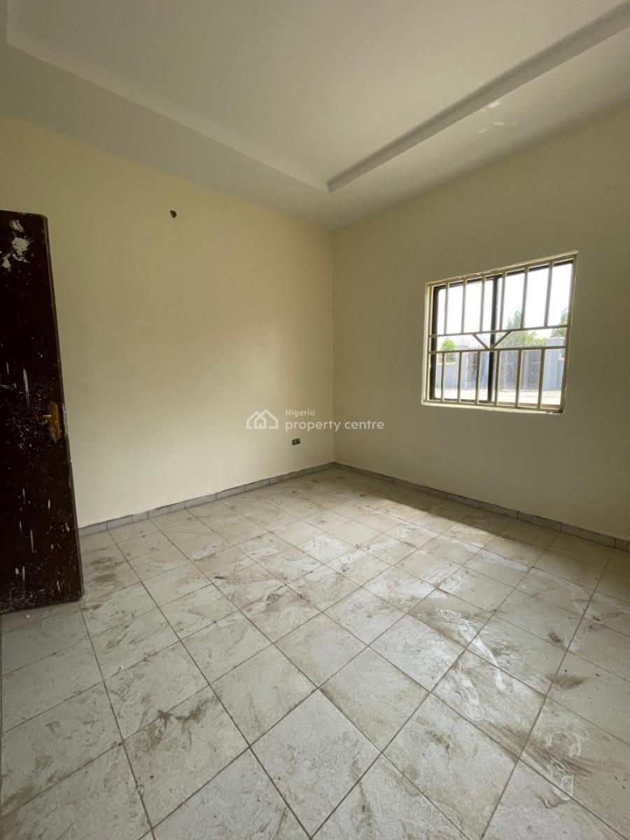 Renovated 2bedroom Apartment in a Secure Environment, Kubwa District, Kubwa, Abuja, Flat / Apartment for Rent