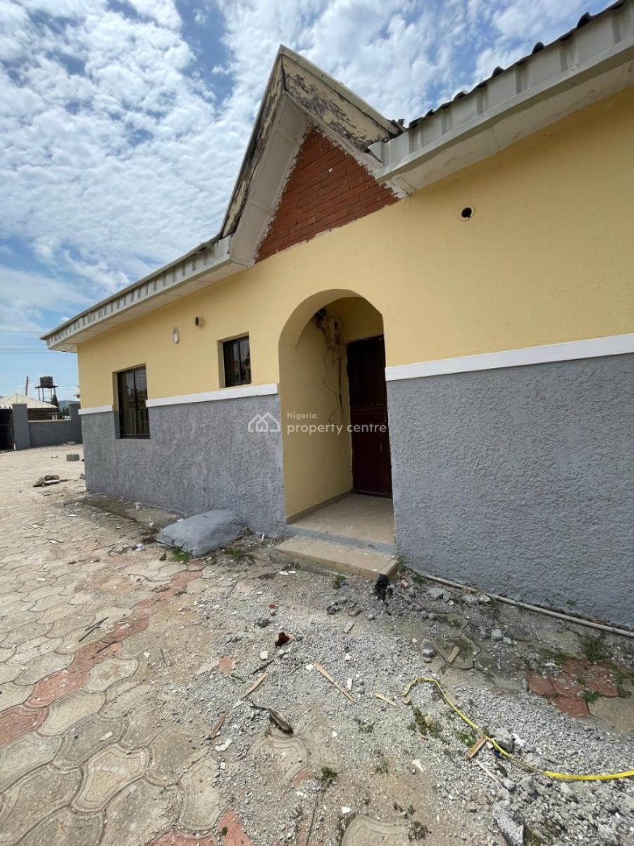 Renovated 2bedroom Apartment in a Secure Environment, Kubwa District, Kubwa, Abuja, Flat / Apartment for Rent