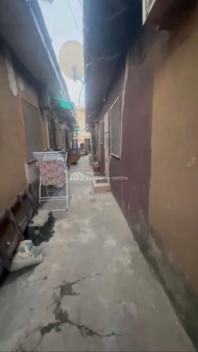Standard Bungalow Full Plot Land with Mini Flats & Units of Self Con, Abule Oja, Yaba, Lagos, Land for Sale