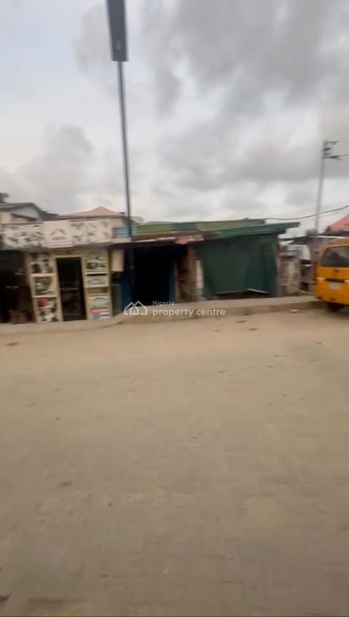 Standard Bungalow Full Plot Land with Mini Flats & Units of Self Con, Abule Oja, Yaba, Lagos, Land for Sale