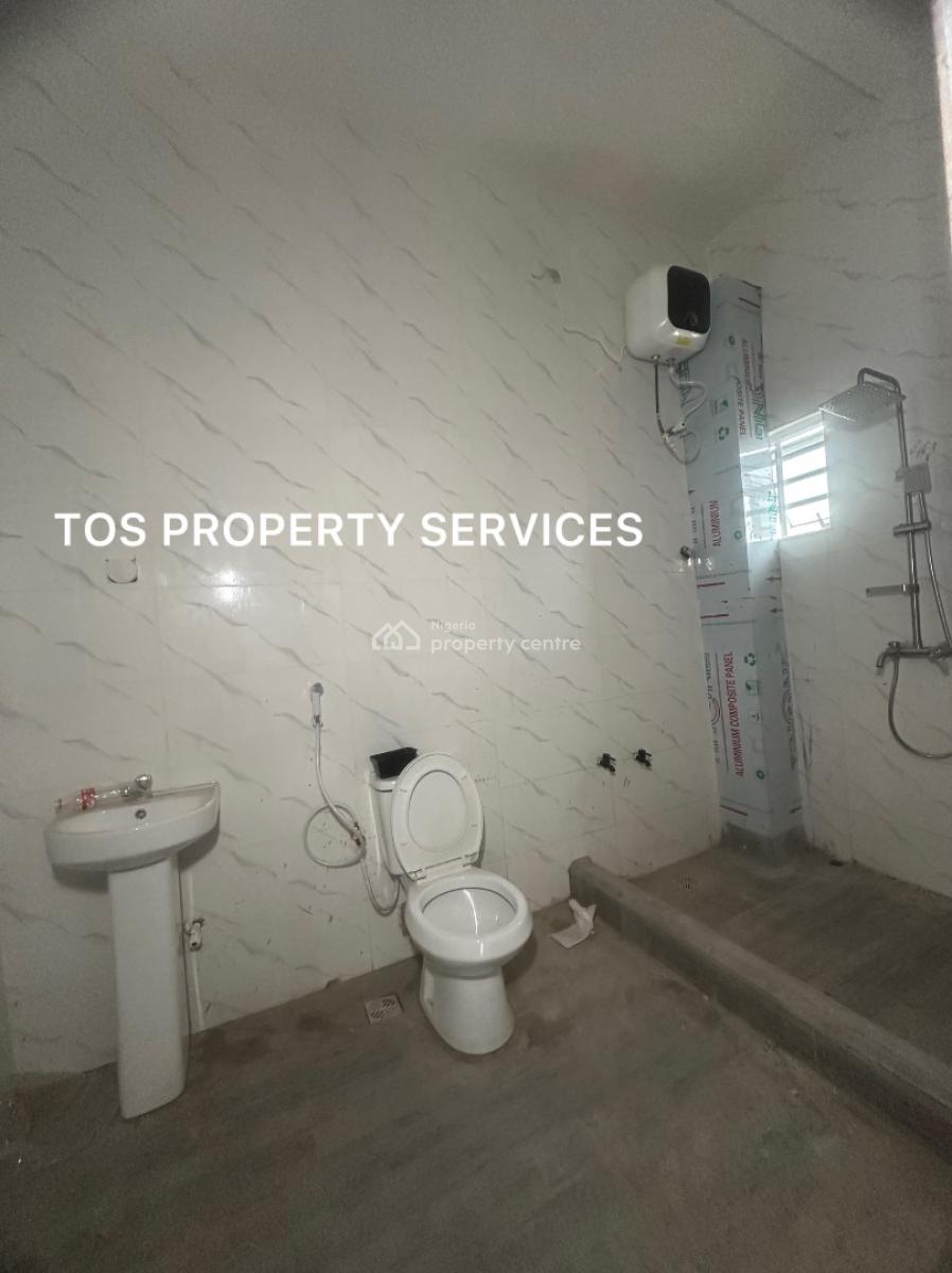 Massively Spacious 2 Bedroom Flat ( Upstairs), Sabo-alagomeji, Yaba, Alagomeji, Yaba, Lagos, Flat / Apartment for Rent