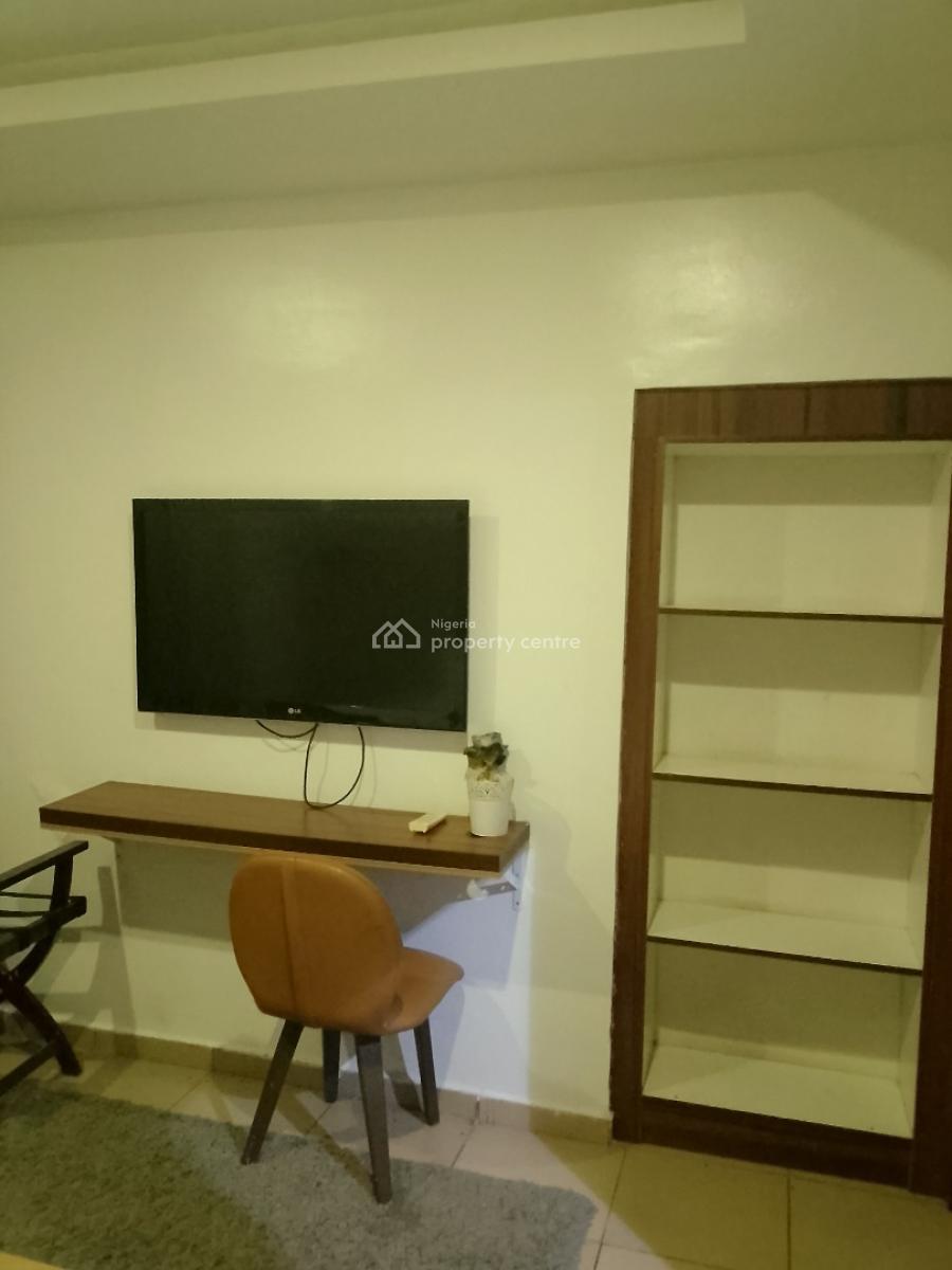 Luxurious Two Bedroom Apartment, Mambolo Street, Zone 2, Wuse, Abuja, Flat / Apartment Short Let