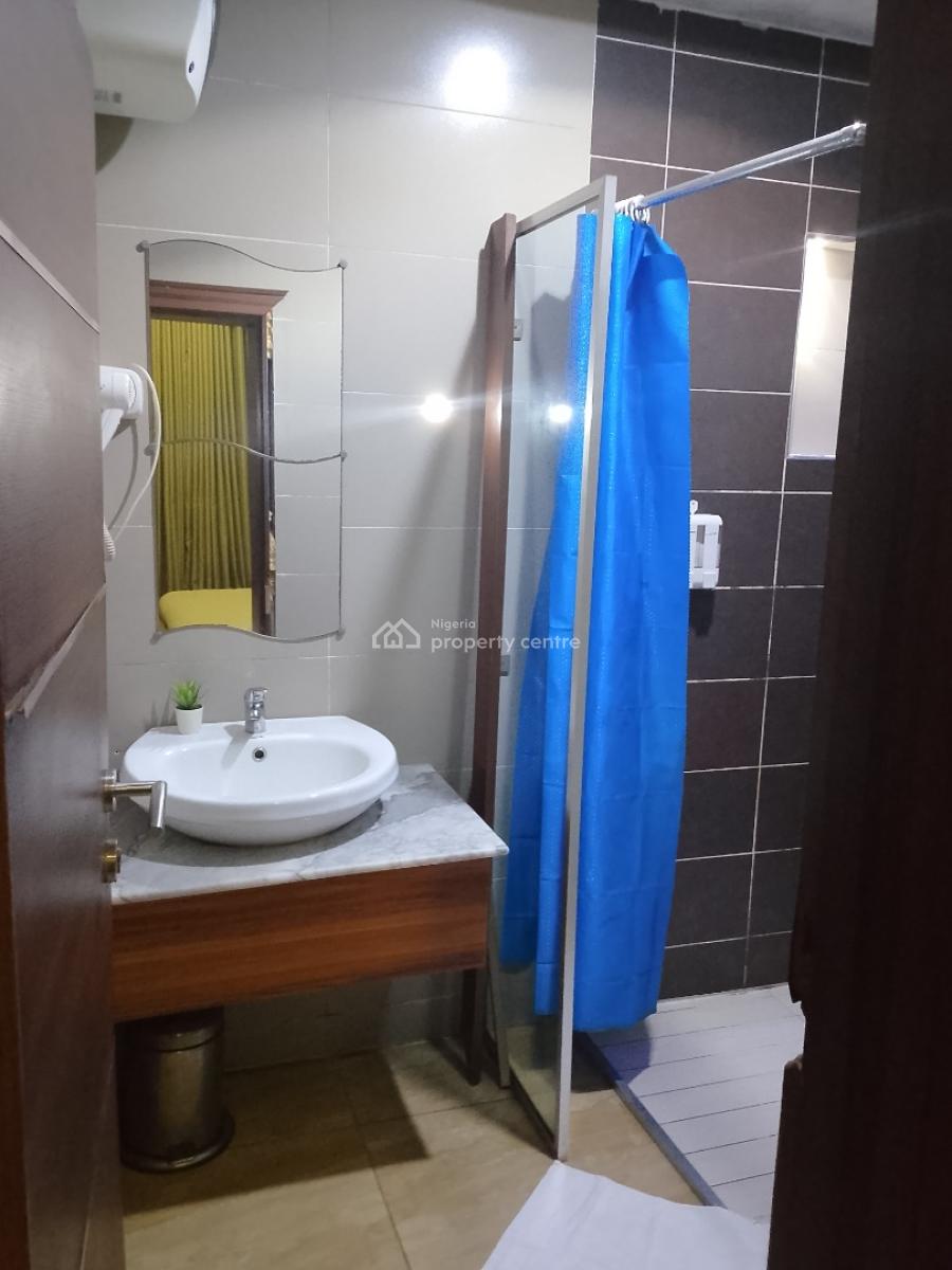 Luxurious Two Bedroom Apartment, Mambolo Street, Zone 2, Wuse, Abuja, Flat / Apartment Short Let