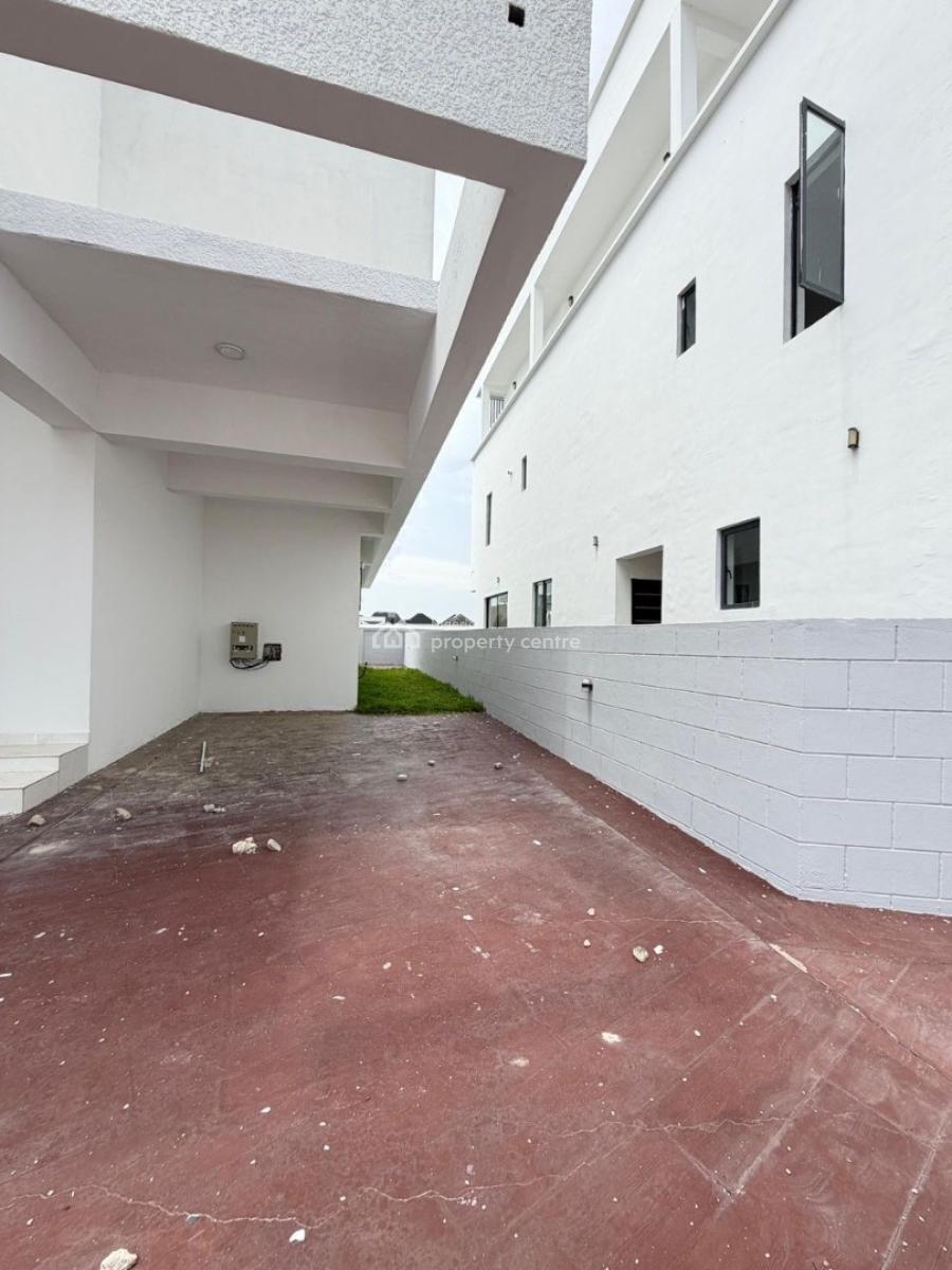a Stunning 4 Bedroom Fully Detached with Massive Compound Space, Vgc, Lekki, Lagos, Detached Duplex for Sale