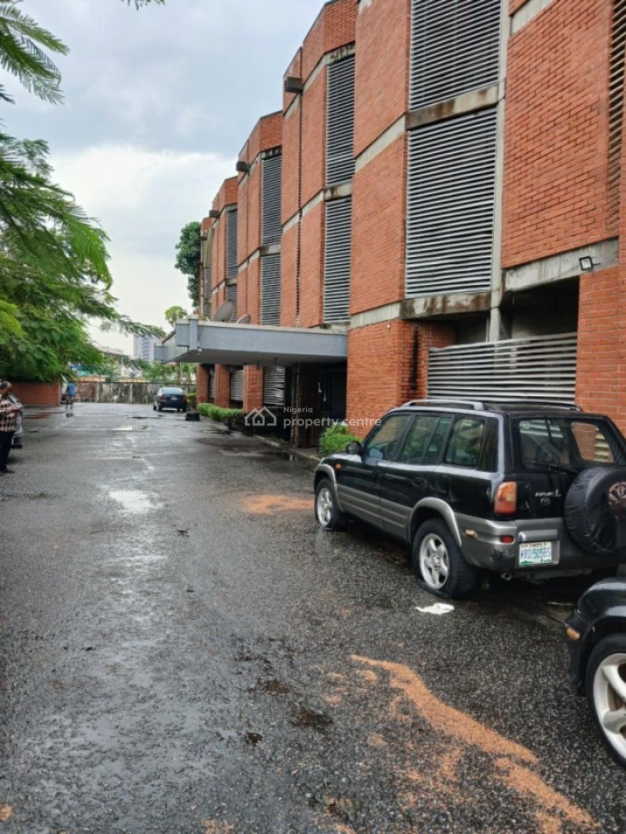 Well-structured Hospital Building with Spacious Layout Suitable for La, Old Ikoyi, Ikoyi, Lagos, Commercial Property for Sale