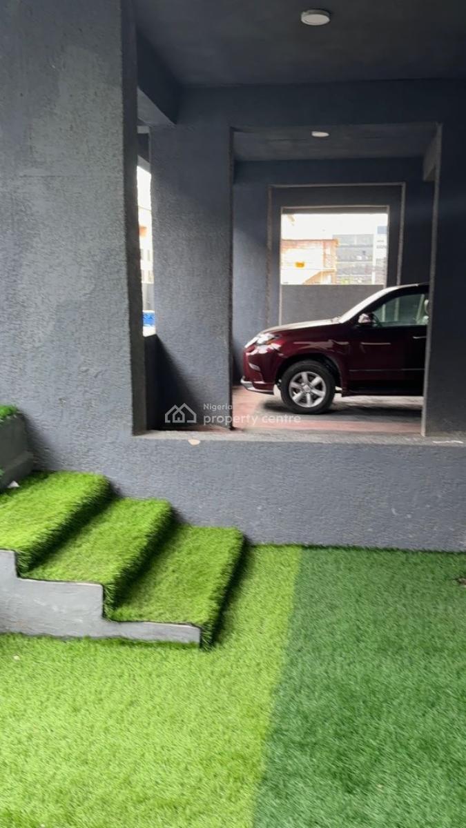 Beautiful Two Bedroom Flat with Swimming Pool Amd Gym, Ikate Elegushi, Lekki, Lagos, Flat / Apartment for Rent