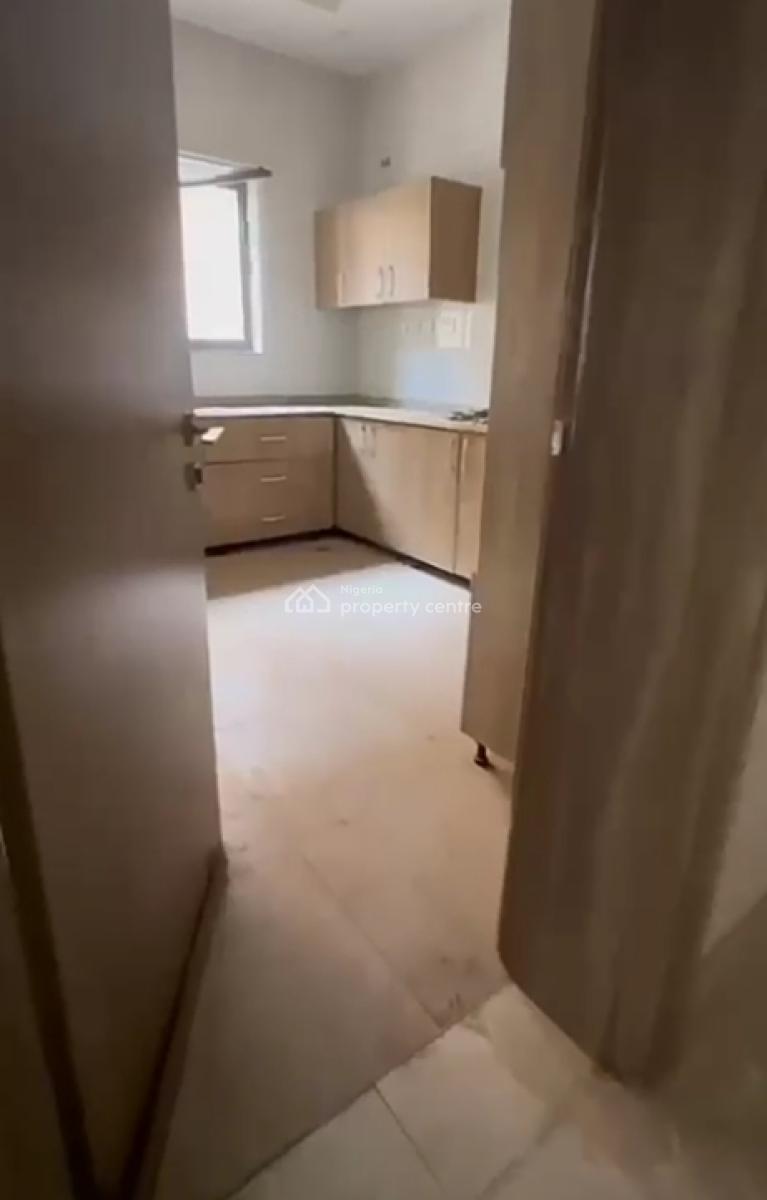 Spacious 3 Bedroom Flat, Guzape, Guzape District, Abuja, Flat / Apartment for Rent