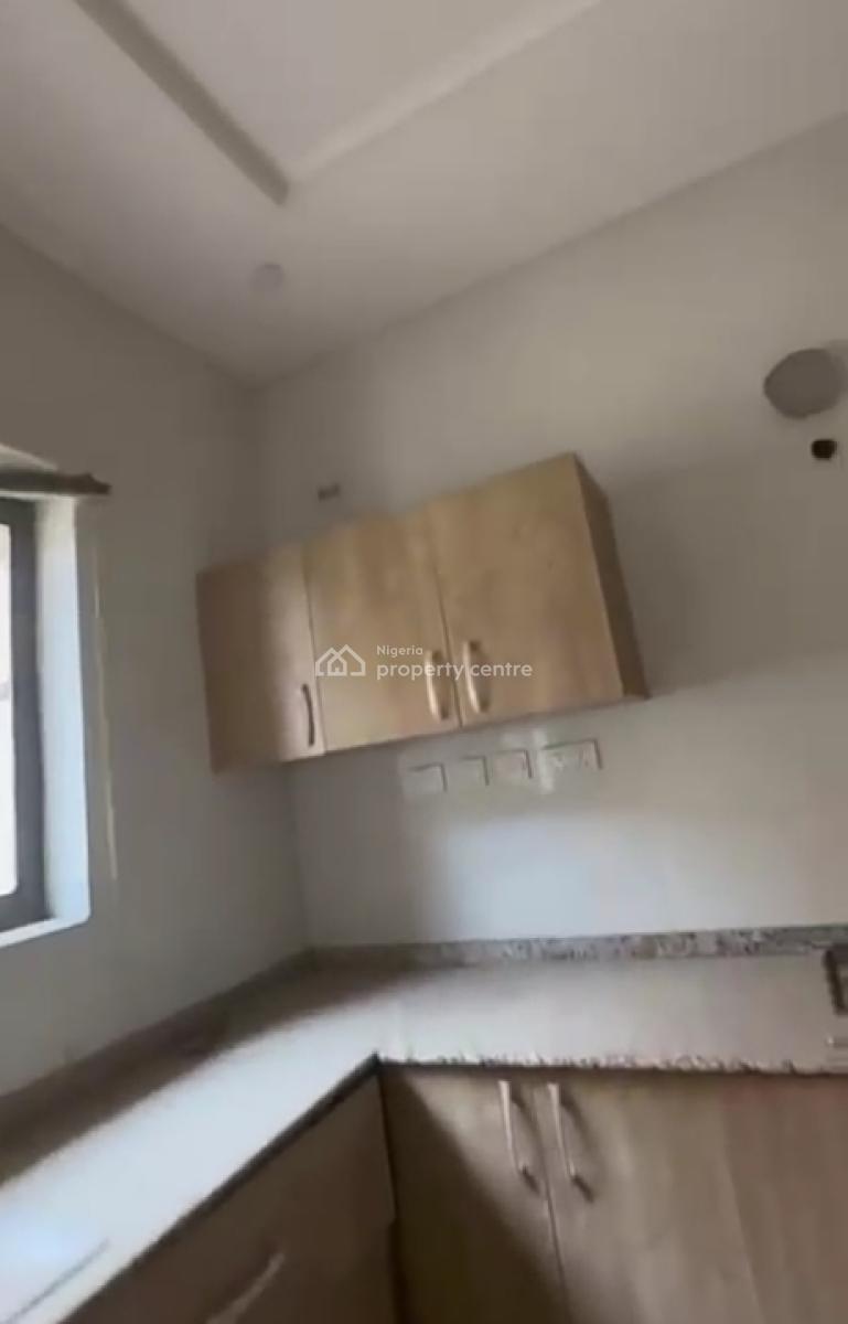 Spacious 3 Bedroom Flat, Guzape, Guzape District, Abuja, Flat / Apartment for Rent