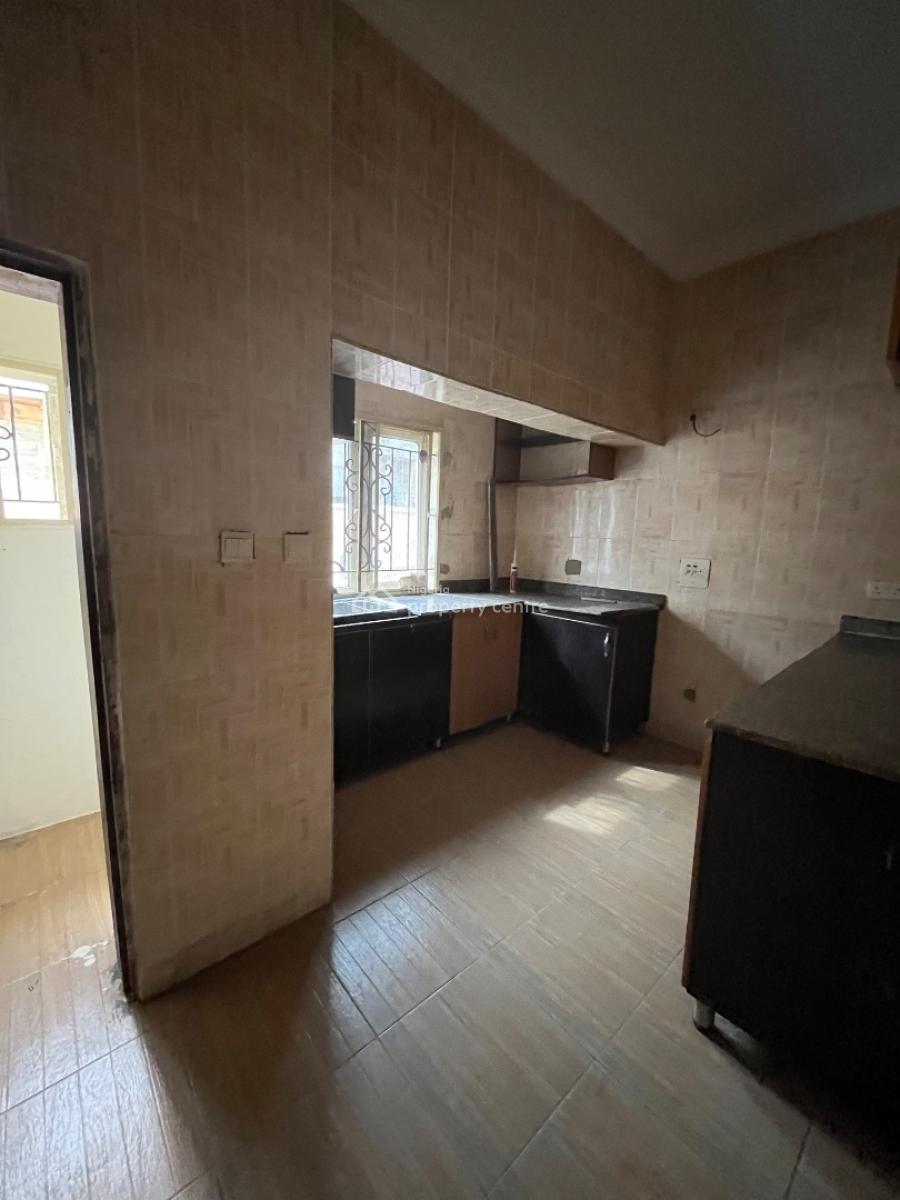 Well Renovated 3bed in a Secured Est, Silverland Estate Sangotedo, Ajah, Lagos, Flat / Apartment for Rent