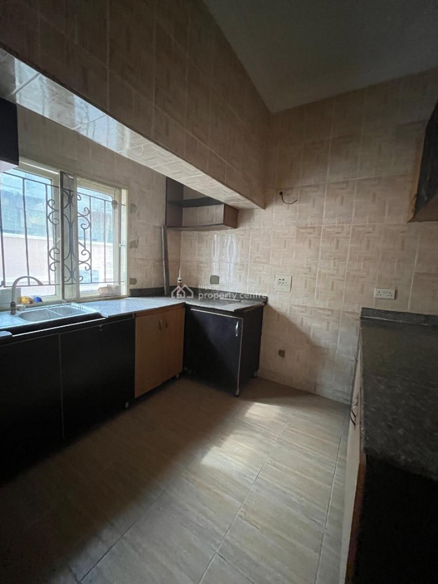 Well Renovated 3bed in a Secured Est, Silverland Estate Sangotedo, Ajah, Lagos, Flat / Apartment for Rent