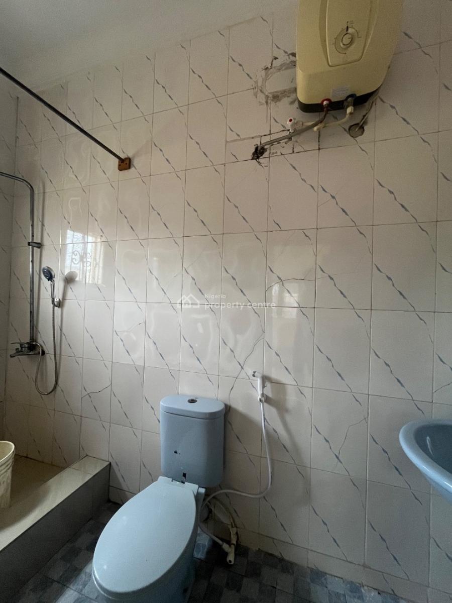 Well Renovated 3bed in a Secured Est, Silverland Estate Sangotedo, Ajah, Lagos, Flat / Apartment for Rent