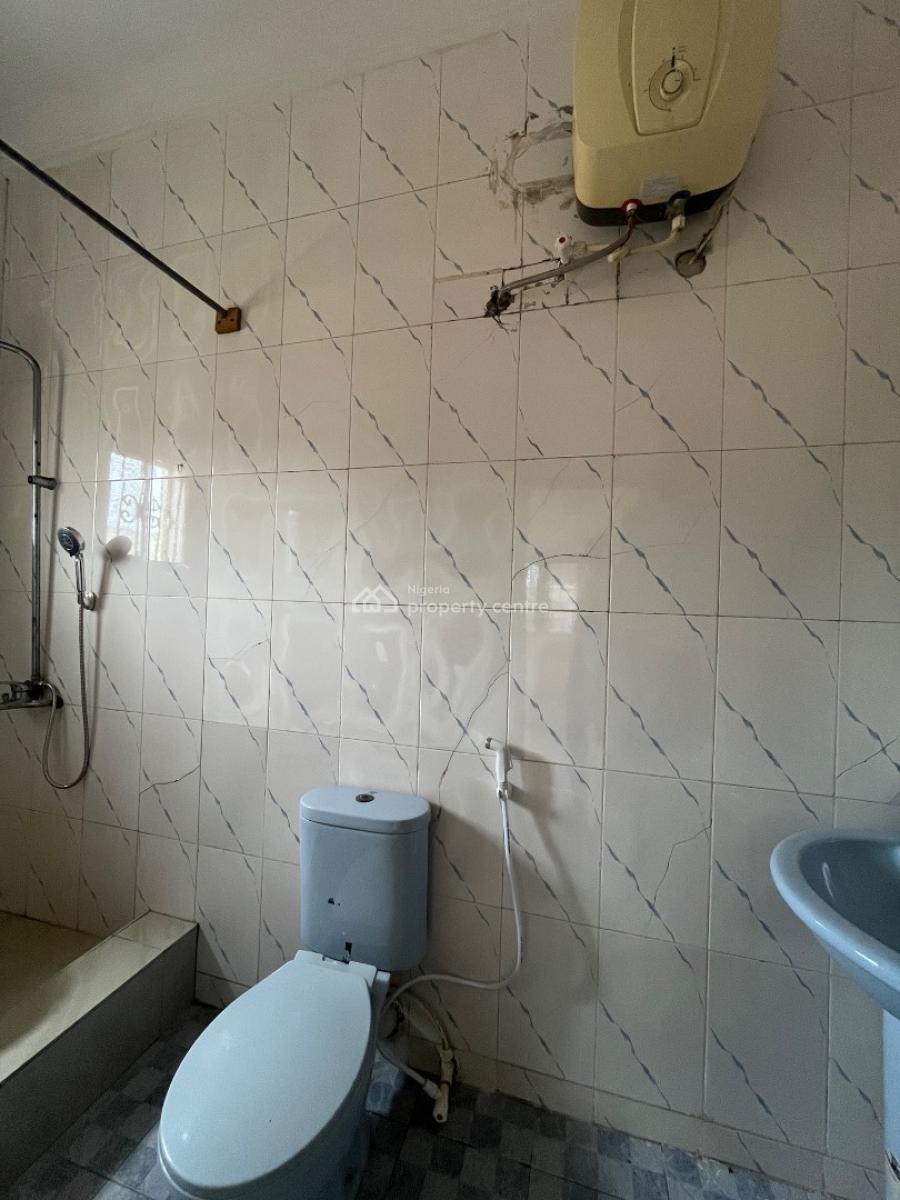 Well Renovated 3bed in a Secured Est, Silverland Estate Sangotedo, Ajah, Lagos, Flat / Apartment for Rent